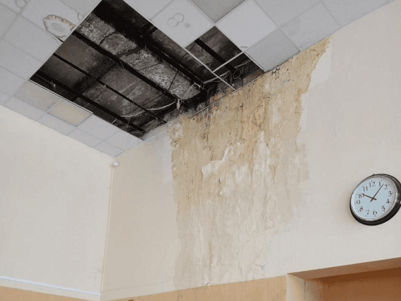 Вода льется, а денег нет: в Свердловской области решают судьбу разваливающихся автовокзалов