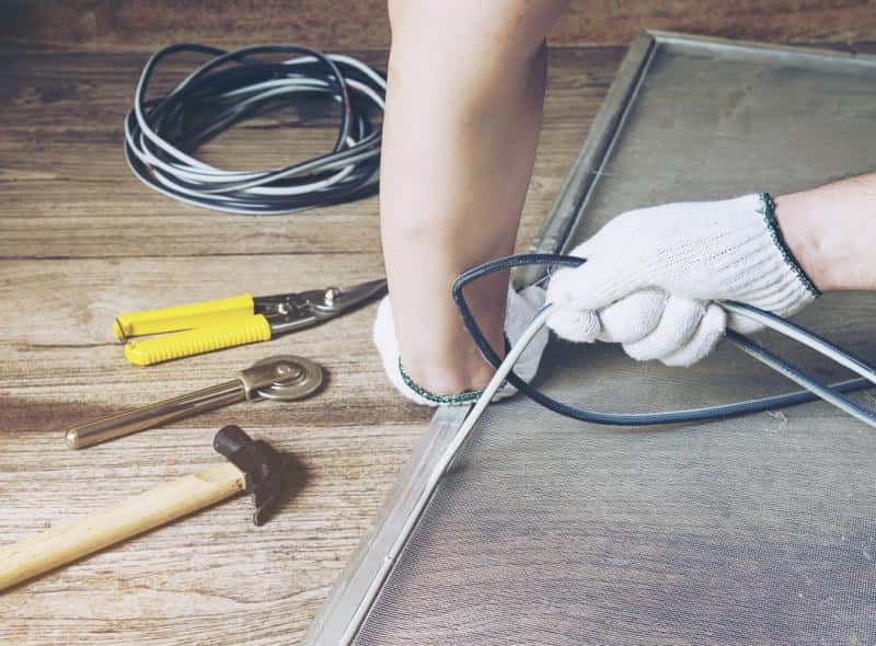 Смерть двух рабочих за сутки в Екатеринбурге — удар током и падение с высоты