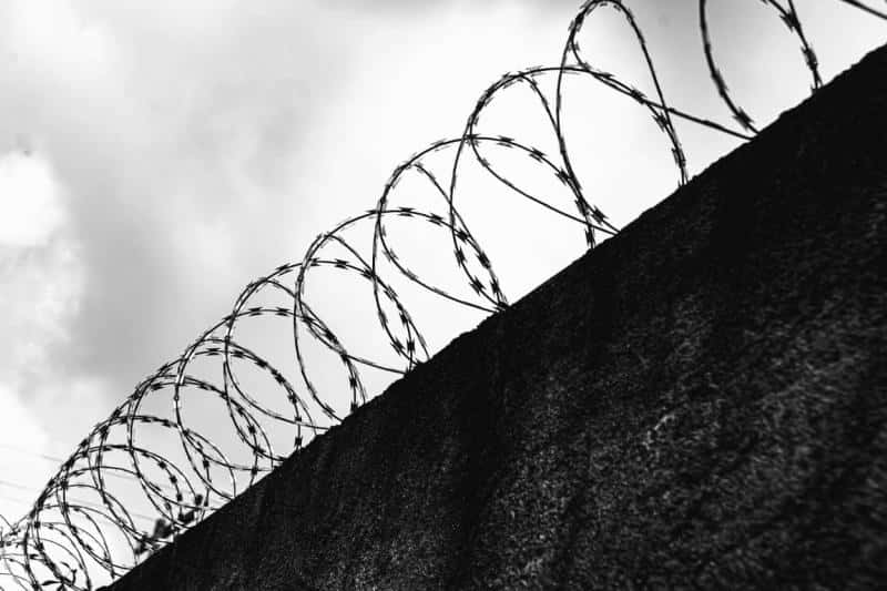 Уголовное дело за хранение веществ — в Екатеринбурге задержали 39-летнюю пассажирку иномарки