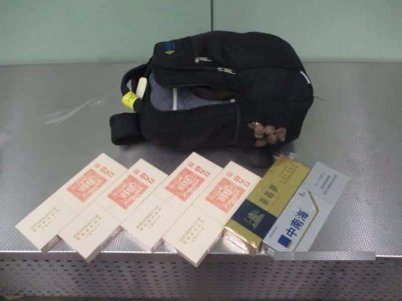 Самое крупное изъятие сигарет в Кольцово — пассажиры из Пекина везли 12 блоков табака