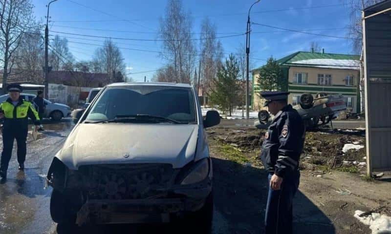 ДТП с опрокидыванием — водитель «Мерседеса» не пропустил «ВАЗ» в Свердловской области
