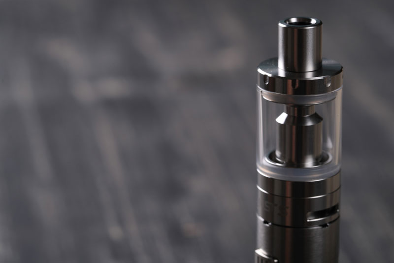 В Первоуральске школьники сообщают о доступности вейпов в школах  | В школах Первоуральска стали бесплатно раздавать вейпы 