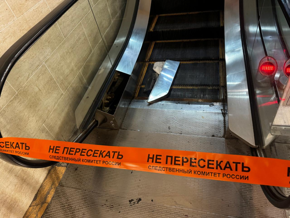 «Люди сбежались» — стало известно, как ребёнку оторвало руку на эскалаторе в Екатеринбурге  | Стали известны детали ЧП с ребёнком в ТЦ Екатеринбурга 