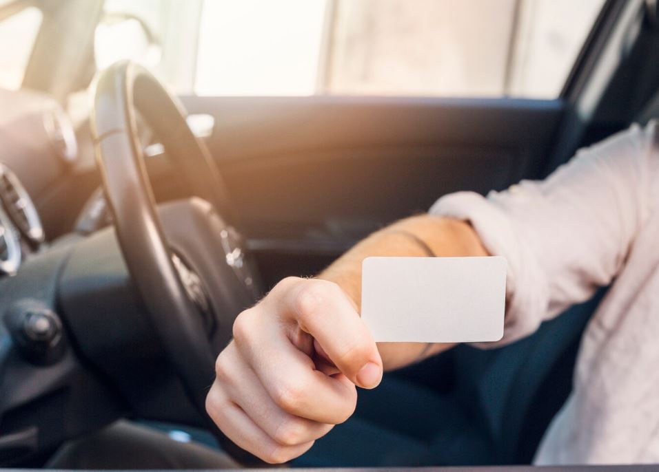 Тюменец попытался обменять поддельное водительское удостоверение на настоящее  | Тюменец получил срок за поддельное водительское удостоверение 