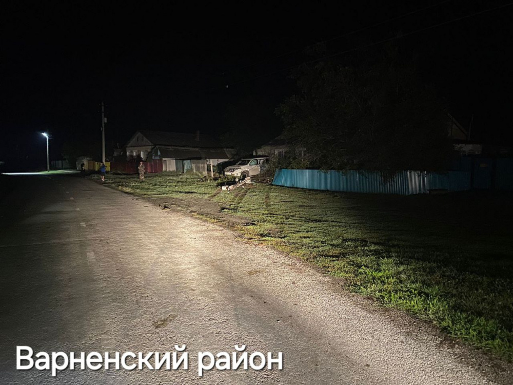 Под Челябинском юноша погиб под колёсами машины, девушка травмировалась  | В Челябинской области автомобиль сбил юношу и девушку 