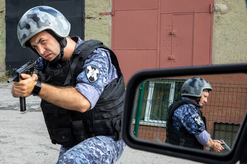 Парень и девушка хотели красивой жизни, а попали за решётку  | В Екатеринбурге росгвардейцы поймали юных торговцев наркотиками