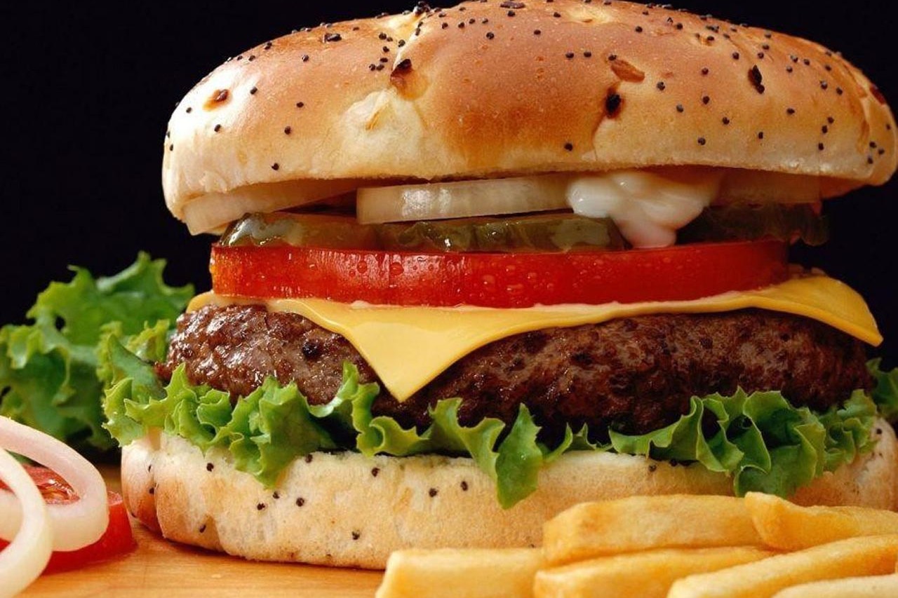 В китайских McDonald's кормили тухлым мясом