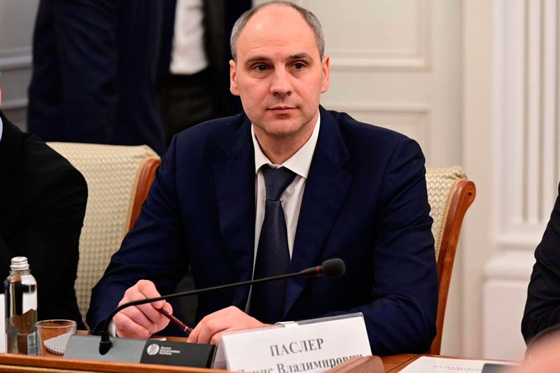 «Вернитесь в родные места!» - Путин обратился к Паслеру с предложением стать и.о. губернатора Свердловской области | Путин назначил Паслера временно исполняющим обязанности губернатора Свердловской области