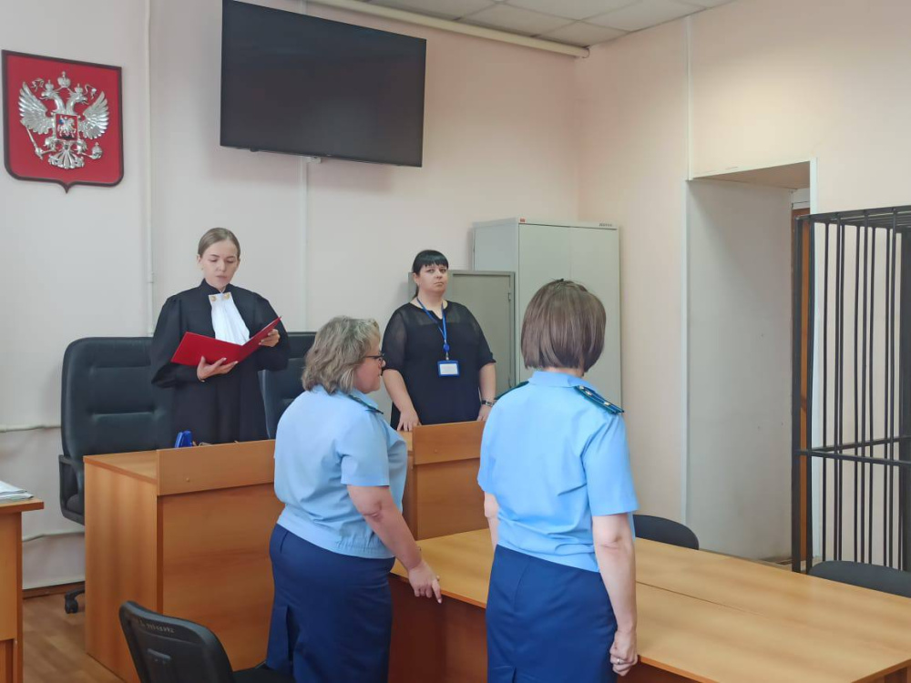 В Нижнем Тагиле осудили двоих юношей за поджог квартиры пенсионерки  | Суд отправил в колонию поджигателей квартиры пенсионерки на Урале 