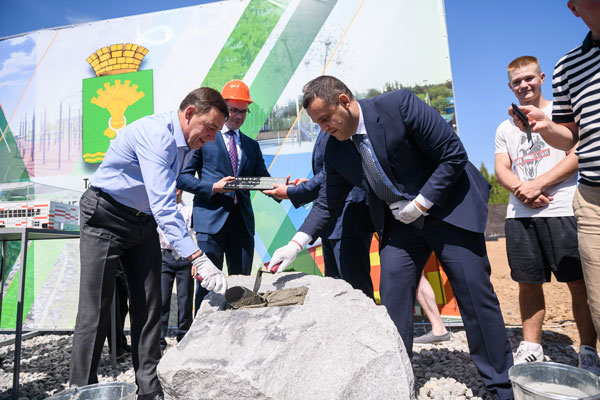 Умар Кремлёв заложил камень в основание будущего Центра прогресса бокса в Талице Умар Кремлёв заложил камень в основание будущего Центра прогресса бокса в Талице