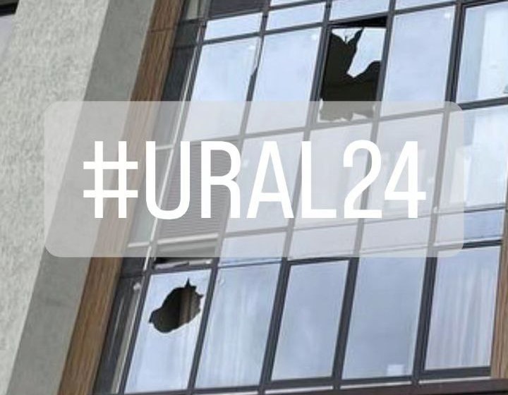 "Человек под чем-то" - екатеринбуржцы заметили ещё одного неадеквата | Жителей Екатеринбурга смутил ещё один неадекватный мужчина