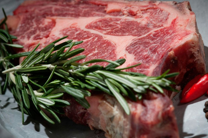 Путин рассказал, сколько мяса съедают жители России  | Путин оценил производство мяса в России 