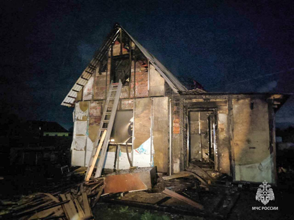 Мать осиротела - в Прикамье погибла семья | Пожар в Прикамье погубил двоих взрослых и девочку Мать осиротела - в Прикамье погибла семья | Пожар в Прикамье погубил двоих взрослых и девочку