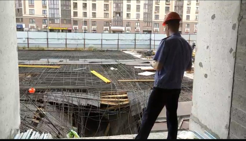 Сорвались с высоты — трое рабочих погибли на стройке в Тюмени  | В Тюмени на стройплощадке погибли трое рабочих 