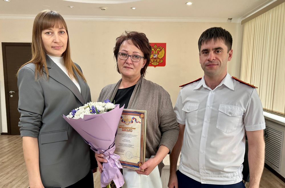 Хотел забрать велосипед — курганка защитила 12-летнюю девочку от вооружённого разбойника  | Жительница Кургана спасла девочку от вооружённого ножом преступника 