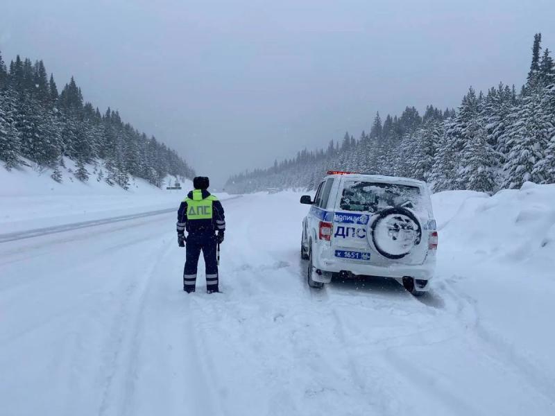 Снег и метель осложнили движение на трассах Свердловской области | На трассах Свердловской области ухудшилась дорожная обстановка Снег и метель осложнили движение на трассах Свердловской области | На трассах Свердловской области ухудшилась дорожная обстановка