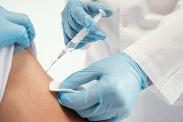 Отец страдающего СМА ребёнка из Екатеринбурга снова вышел на пикет в Москве | Отец Миши Бахтина просит Путина помочь с самым дорогим лекарством в мире