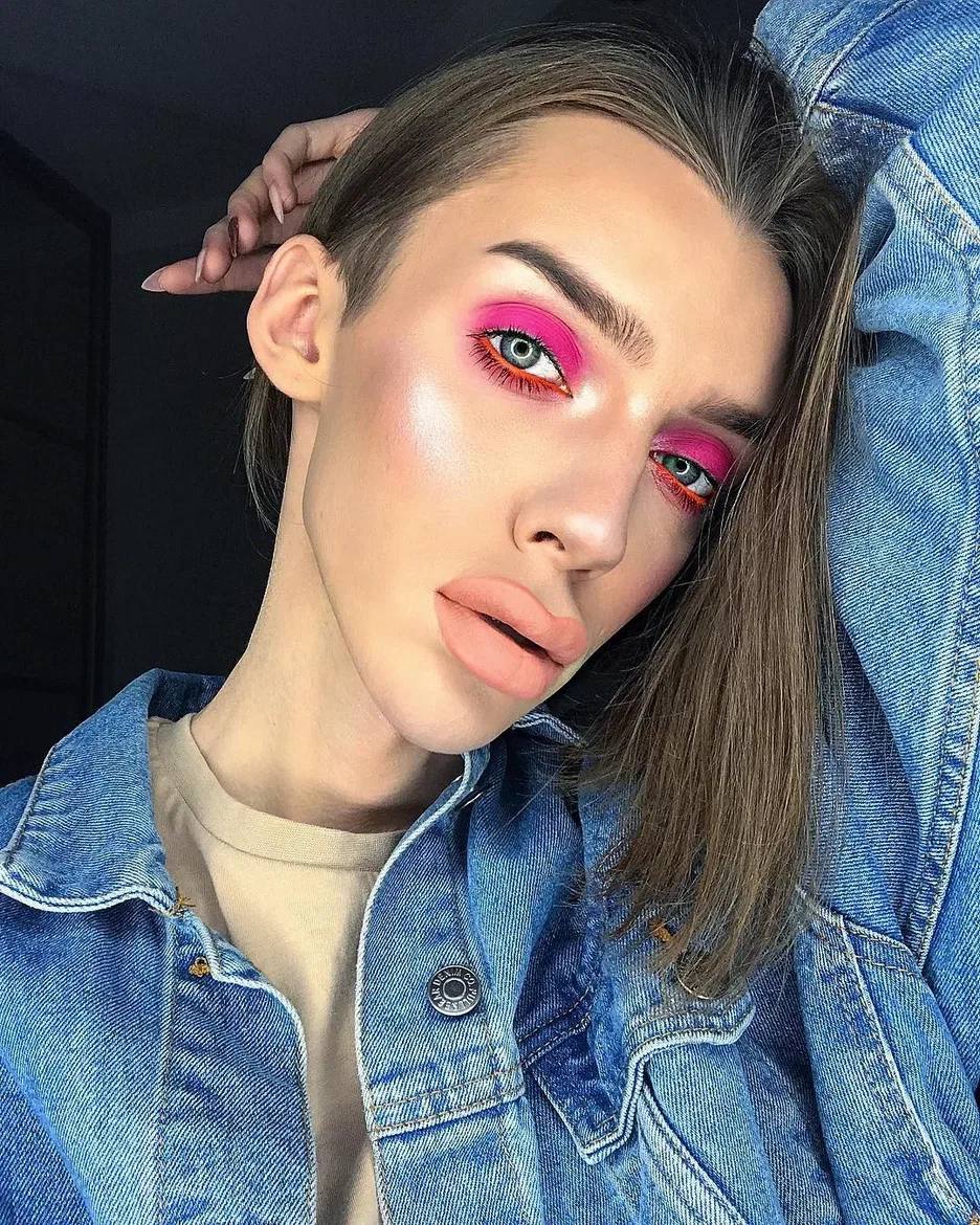 Блогершу Милану Петрову (ранее Андрея) оштрафовали на 200 тысяч рублей по статье о «пропаганде ЛГБТ» и на 50 тысяч за дискредитацию ВС РФ