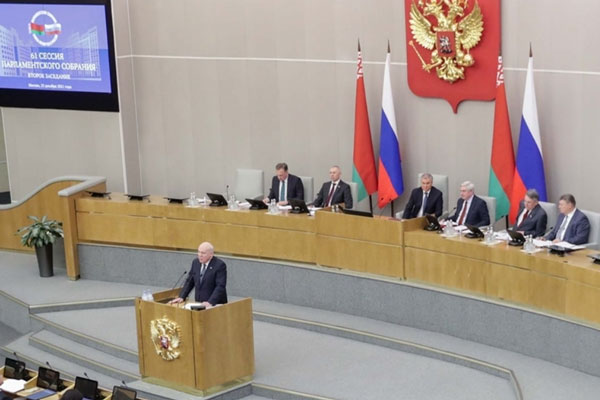 Депутаты Госдумы предлагают не наказывать граждан за защиту своего дома и имущества  | Защищающих свои дом и имущество россиян хотят освободить от наказаний 