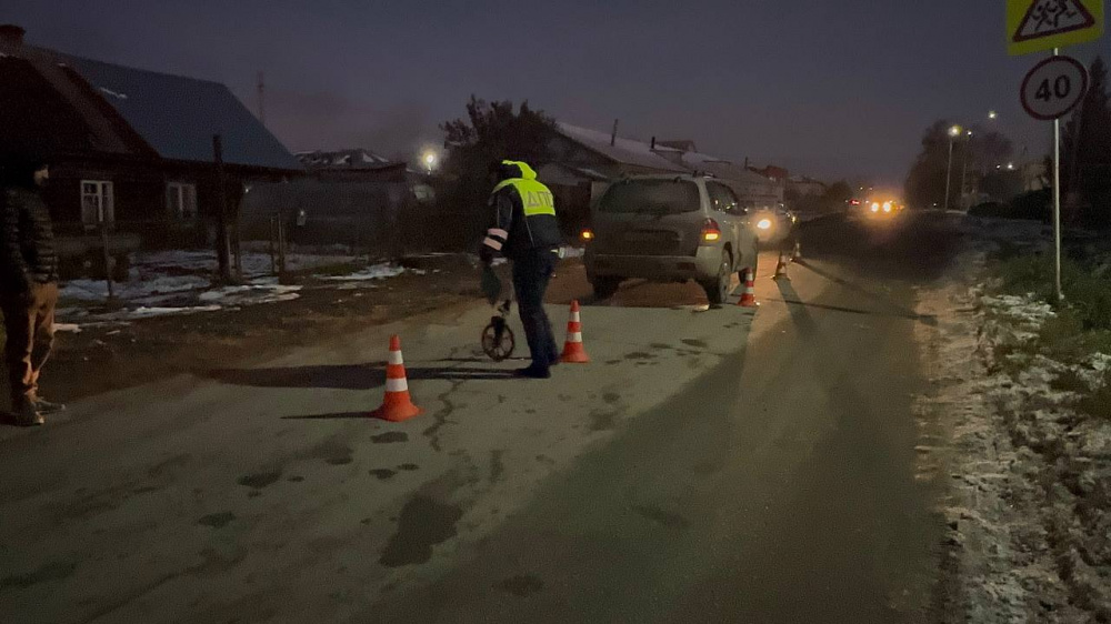 На окраине Екатеринбурга автомобиль сбил 12-летнюю девочку | В Екатеринбурге автомобиль сбил девочку-подростка На окраине Екатеринбурга автомобиль сбил 12-летнюю девочку | В Екатеринбурге автомобиль сбил девочку-подростка