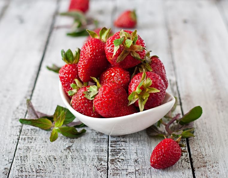 Клубника резко подорожала в России  | В России клубника стала дороже на 20% 