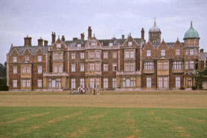 Убийство произошло в поместье королевы Елизаветы Убийство произошло в поместье королевы Елизаветы