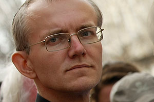 «Эсера» Олега Шеина порезали ножом. Он прооперирован