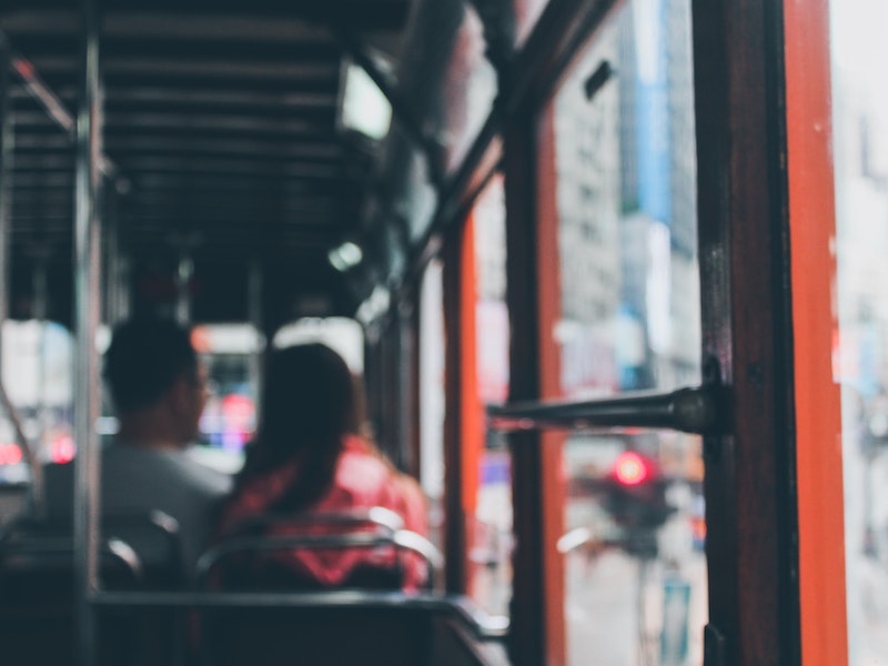 "Скатилась по ступеням на дорогу". На Урале кондуктор вытолкала на улицу пассажирку