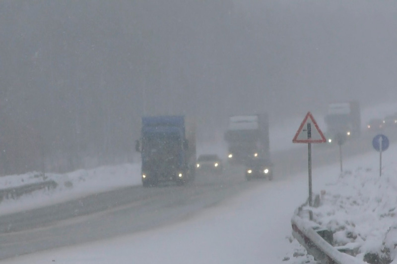 За четыре дня сотрудниками ГИБДД выявлено более 900 нарушений ПДД, связанных с выездом на полосу встречного движения