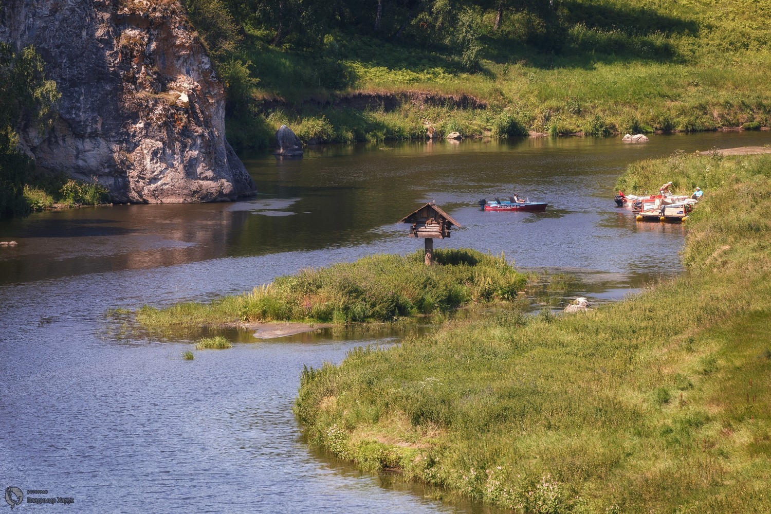 Бурлящая вода, скалы, тайга. Первый канал покажет фильм, который снимали в Сибири, на Урале, в Москве, Минске и Подмосковье