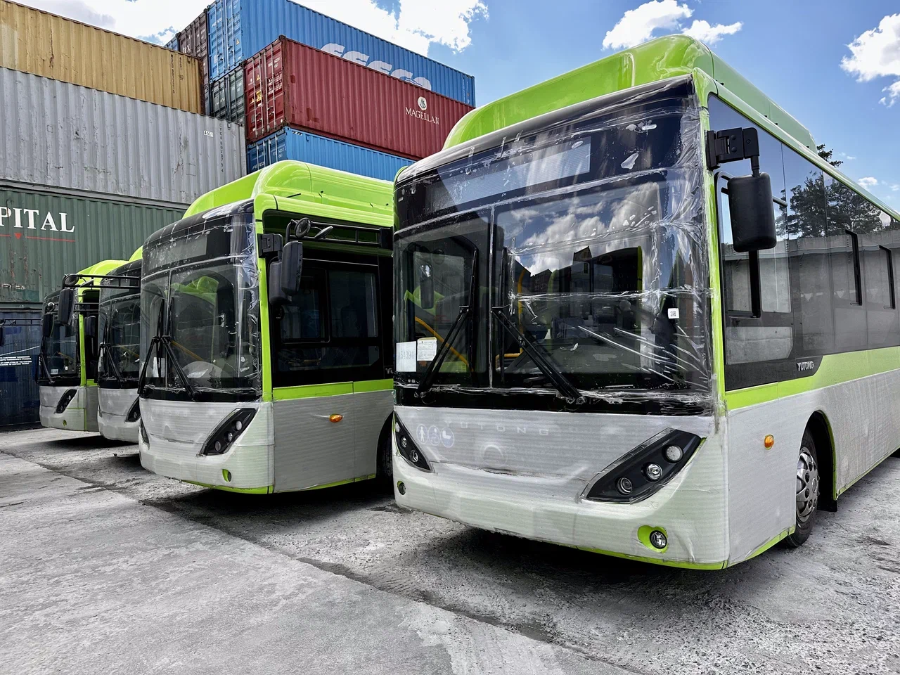 Более двух сотен автобусов из Китая проверили уральские таможенники с начала года Более двух сотен автобусов из Китая проверили уральские таможенники с начала года