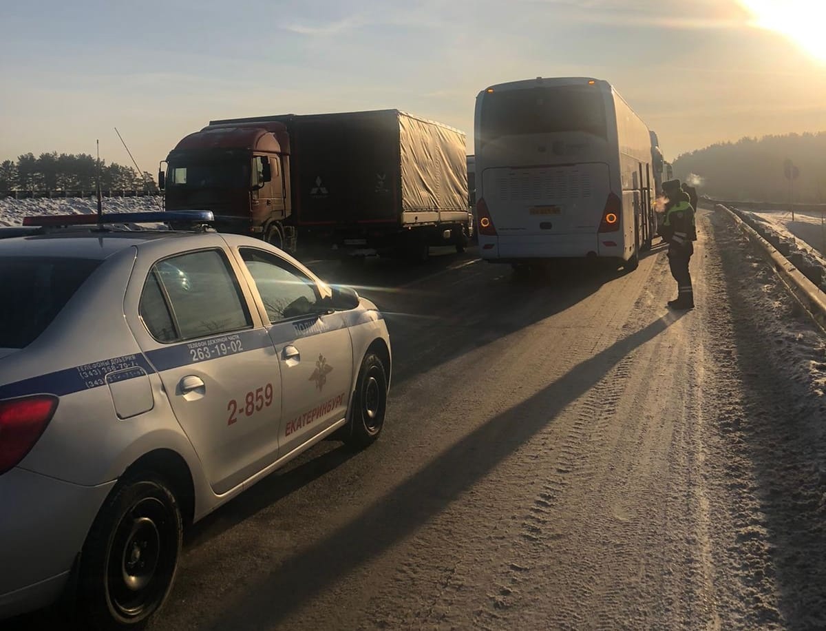 Полицейские Екатеринбурга помогли группе школьников, ехавших на экскурсию