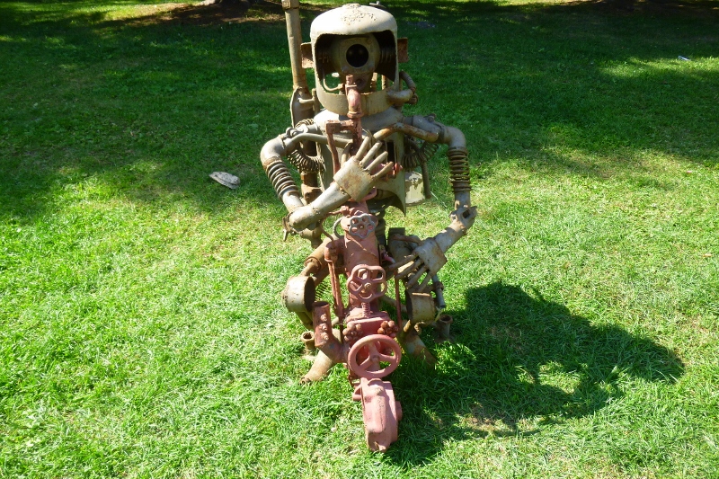 В ЦПКиО действует выставка металлолома В ЦПКиО действует выставка металлолома