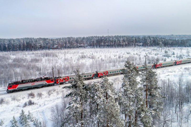Дополнительные поезда из Екатеринбурга в Москву назначены на февральские праздники на СвЖД