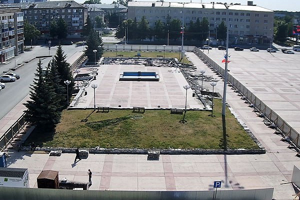 Начались работы по благоустройству Площади Ленинского комсомола в Каменске-Уральском Начались работы по благоустройству Площади Ленинского комсомола в Каменске-Уральском