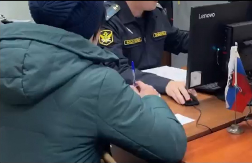 Жительница Екатеринбурга задолжала сыну 2 млн рублей и сменила имя и фамилию  | Свердлловчанка поменяла имя и фамилию, чтобы не платить алименты 