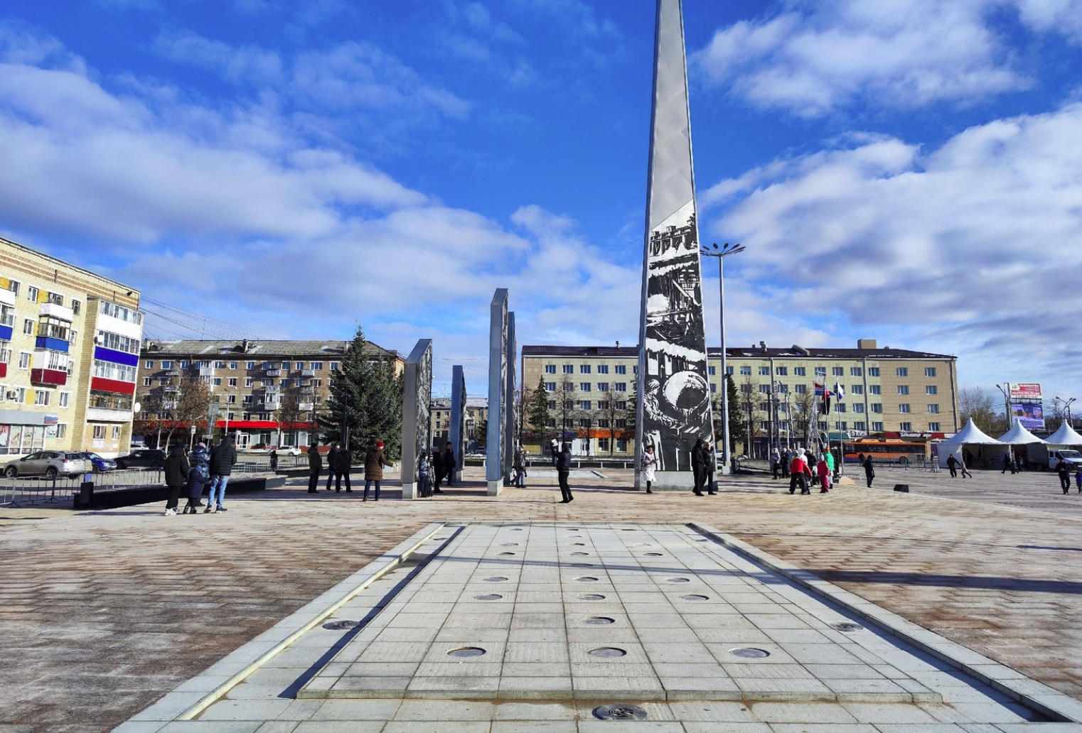 В Каменске-Уральском состоялось открытие стелы «Город трудовой доблести»