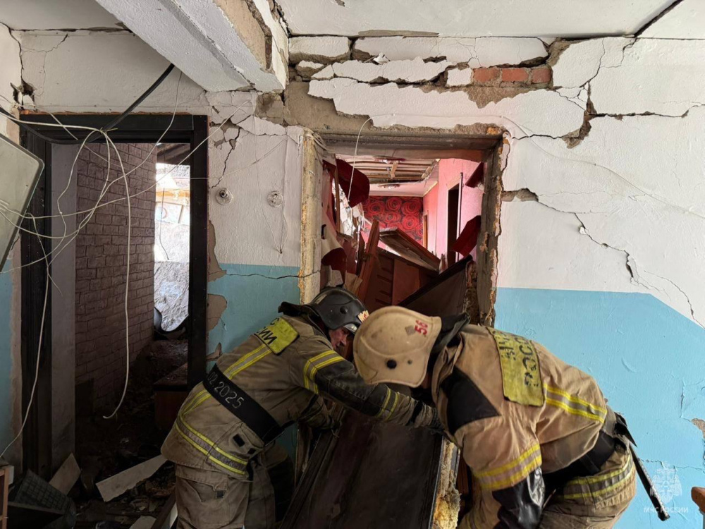 Четверо пострадавших — в Серове в квартире взорвался газ  | На Урале в квартире произошёл хлопок газа 