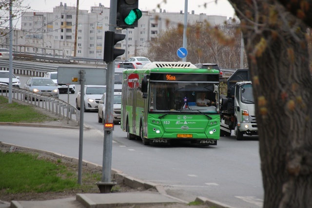 Проезд в общественном транспорте Тюмени подорожает с октября  | В общественном транспорте Тюмени с октября проезд станет дороже 