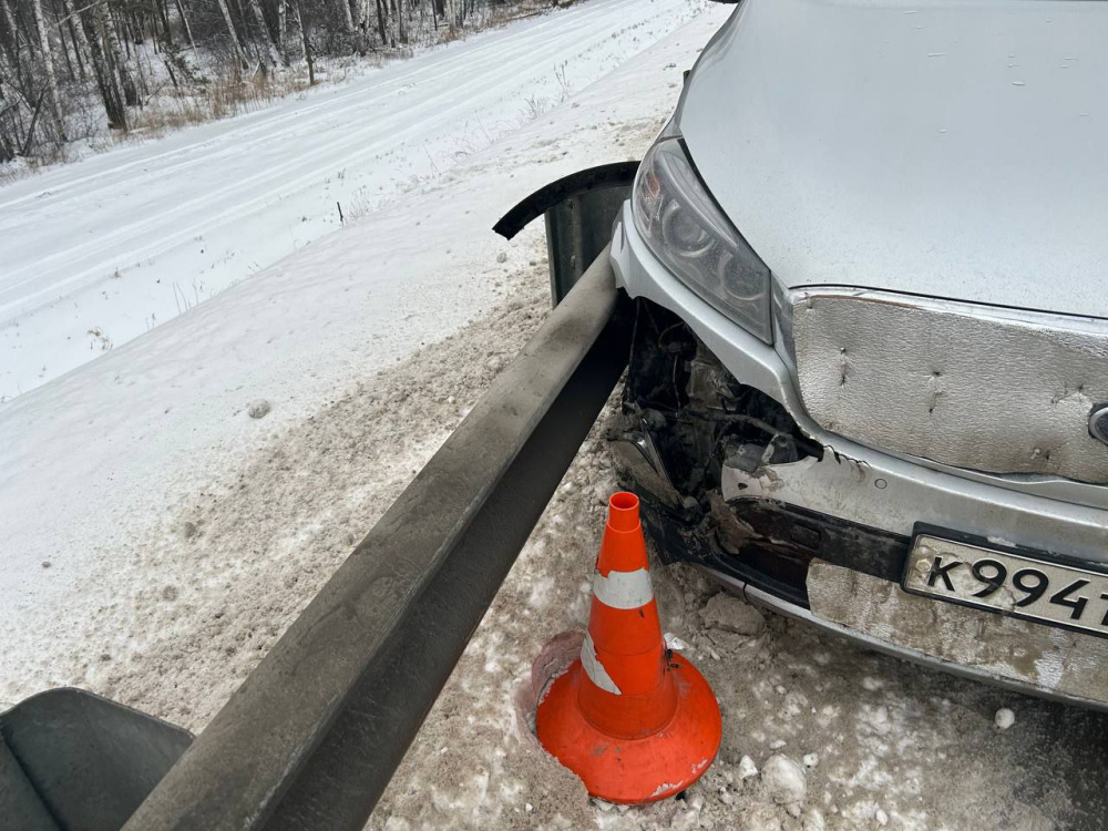 В Тюменской области на трассе погиб пожилой водитель  | На трассе Тюмень — Омск погиб 63-летний водитель 
