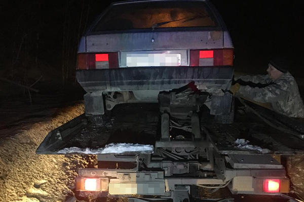 Гиашники применили табельное оружие для остановки нетрезвого водителя, не имеющего водительских прав и пытающегося скрыться | На Урале инспекторы ГИБДД применили оружие, для остановки пьяного водителя Гиашники применили табельное оружие для остановки нетрезвого водителя, не имеющего водительских прав и пытающегося скрыться | На Урале инспекторы ГИБДД применили оружие, для остановки пьяного водителя