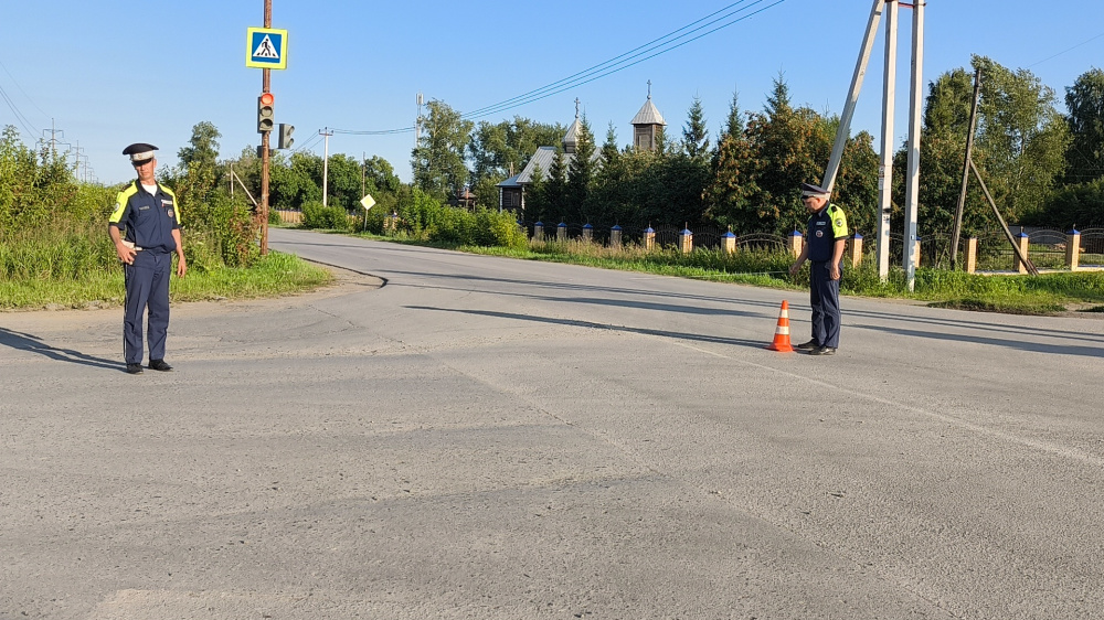 В Буланаше девочка убежала от матери и попала под машину  | Девочка попала под машину, убежав в Буланаше от матери 