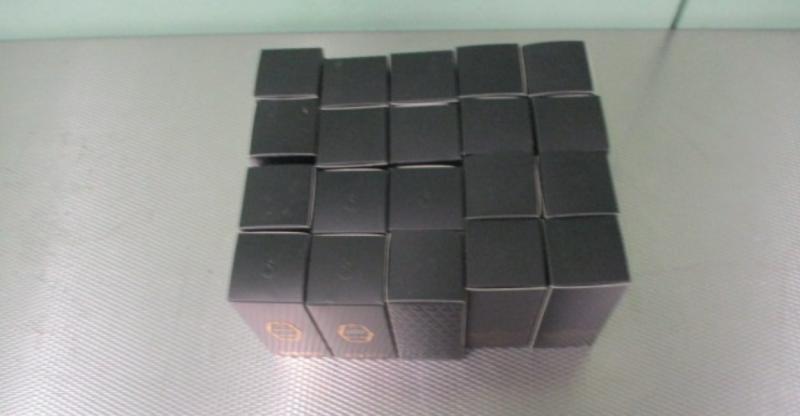 Семь килограммов парфюма: в екатеринбургском аэропорту пресекли ввоз коммерческой партии | В Кольцово таможенники изъяли у пассажира 7 килограммов мужских духов