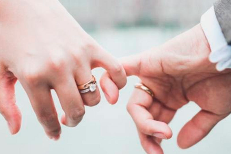 Россияне всё позже вступают в брак. Нормально ли это?  | Психолог раскрыла, почему россияне позже вступают в брак 