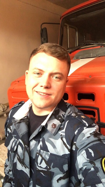 Пожарный Кировградской воспитколонии преобразился в фокусника на Дне металлурга