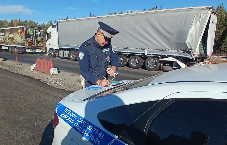 В Свердловской области возле Ачита произошло столкновение фур | На трассе Пермь — Екатеринбург столкнулись два грузовика В Свердловской области возле Ачита произошло столкновение фур | На трассе Пермь — Екатеринбург столкнулись два грузовика