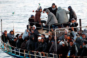 3700 незаконных мигрантов спасены в Средиземном море итальянскими спасателями