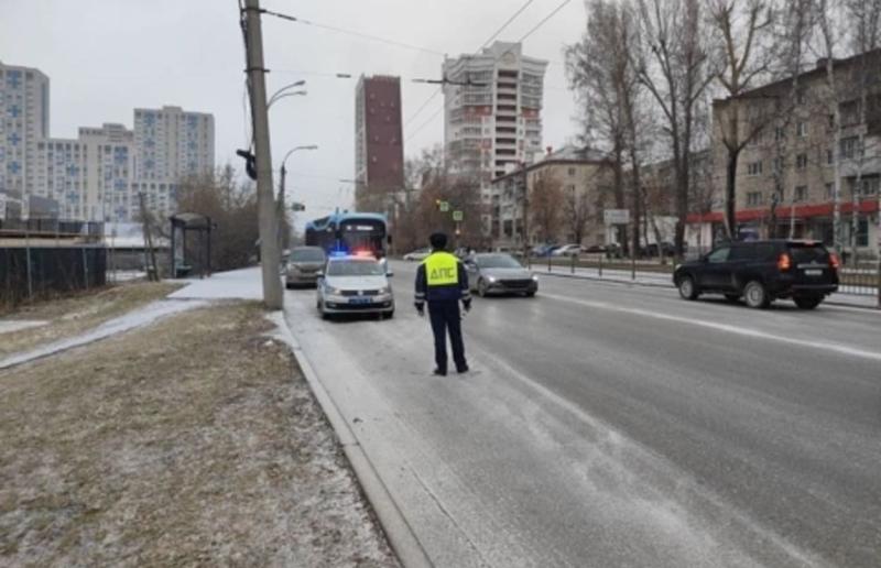 Снег и гололедица в Екатеринбурге 10 апреля — в ГАИ назвали правила управления авто в непогоду | ГИБДД предупреждает водителей о снеге и гололедице в Екатеринбурге