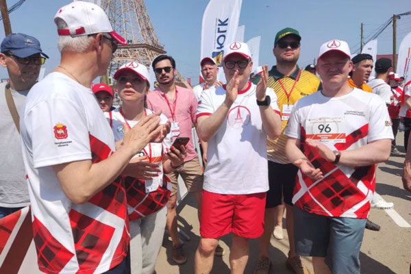 Челябинский губернатор пробежал полумарафон в Париже