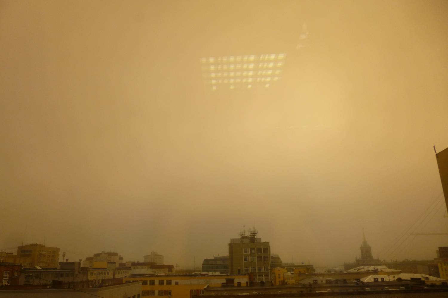 В Екатеринбурге закрыт аэропорт «Кольцово» В Екатеринбурге закрыт аэропорт «Кольцово»